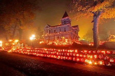 pumpkin halloween house